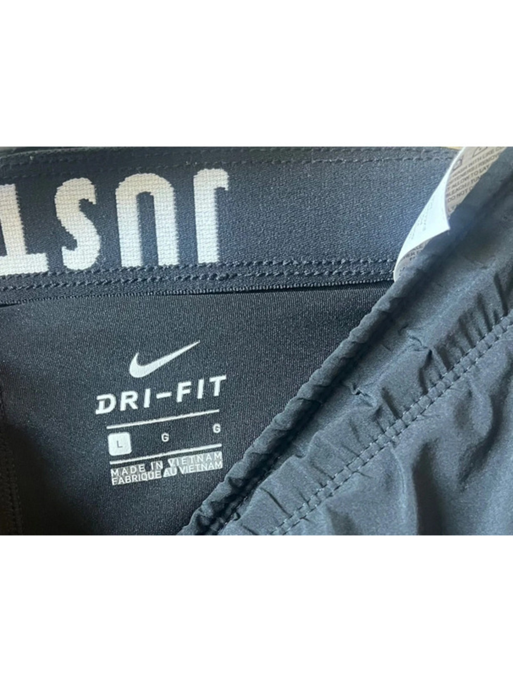 Nike women's shorts size large - Picture 3 of 3